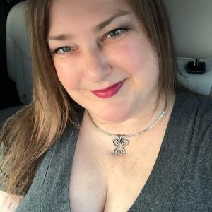 Meet your Posher, Ellie